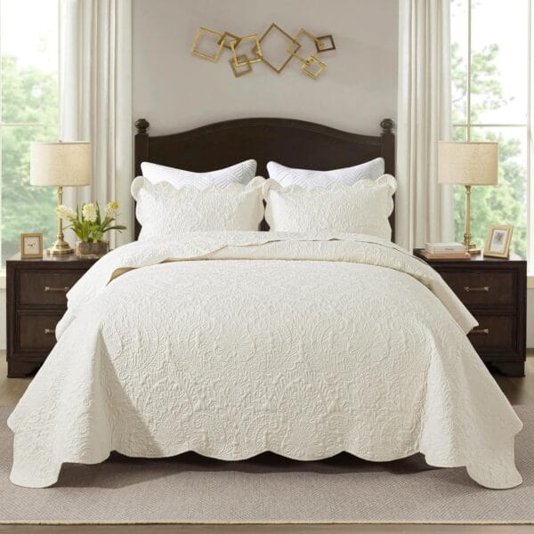 Lightweight Beige Quilt Set – Vintage-Inspired Bedspread for Healing Rooms